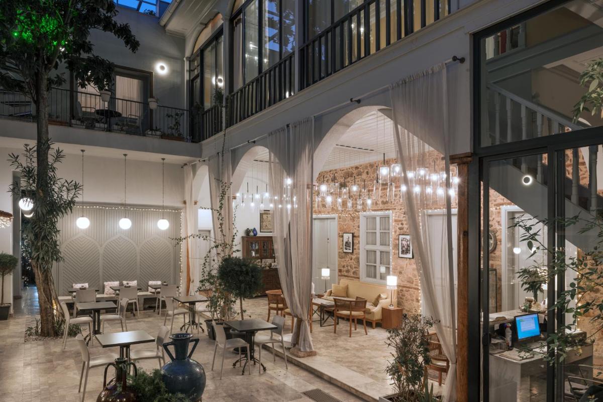 Delight Deluxe Hotel - Housity