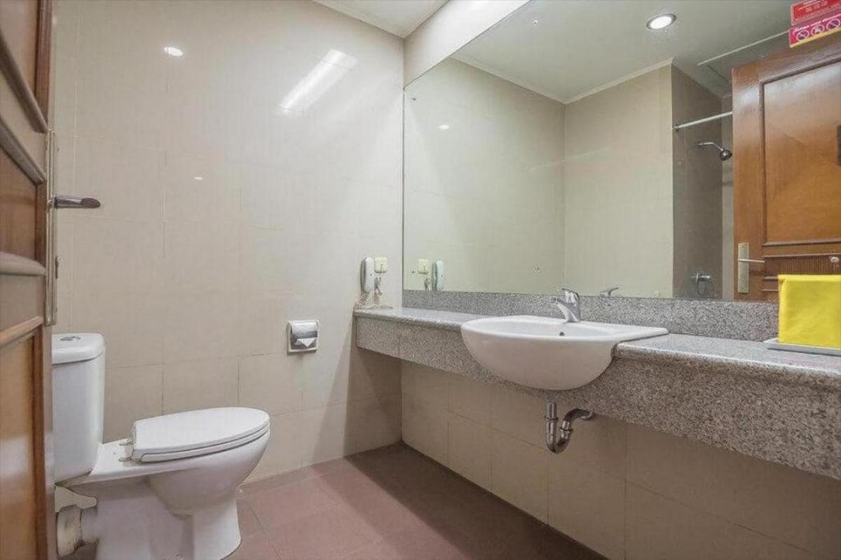 Hotel Yehezkiel Surapati Mitra RedDoorz - Housity