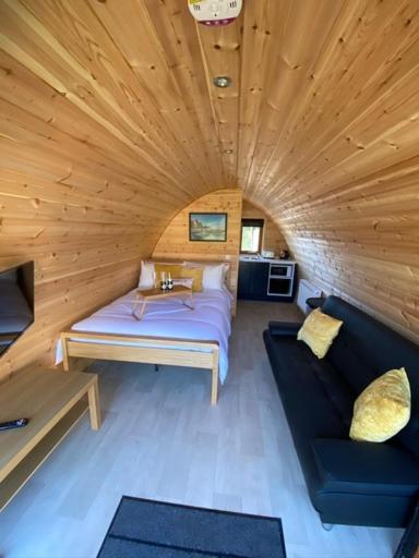 Benone Getaways- 'Dunluce' Luxury Glamping Pod- with Hot Tub - Housity