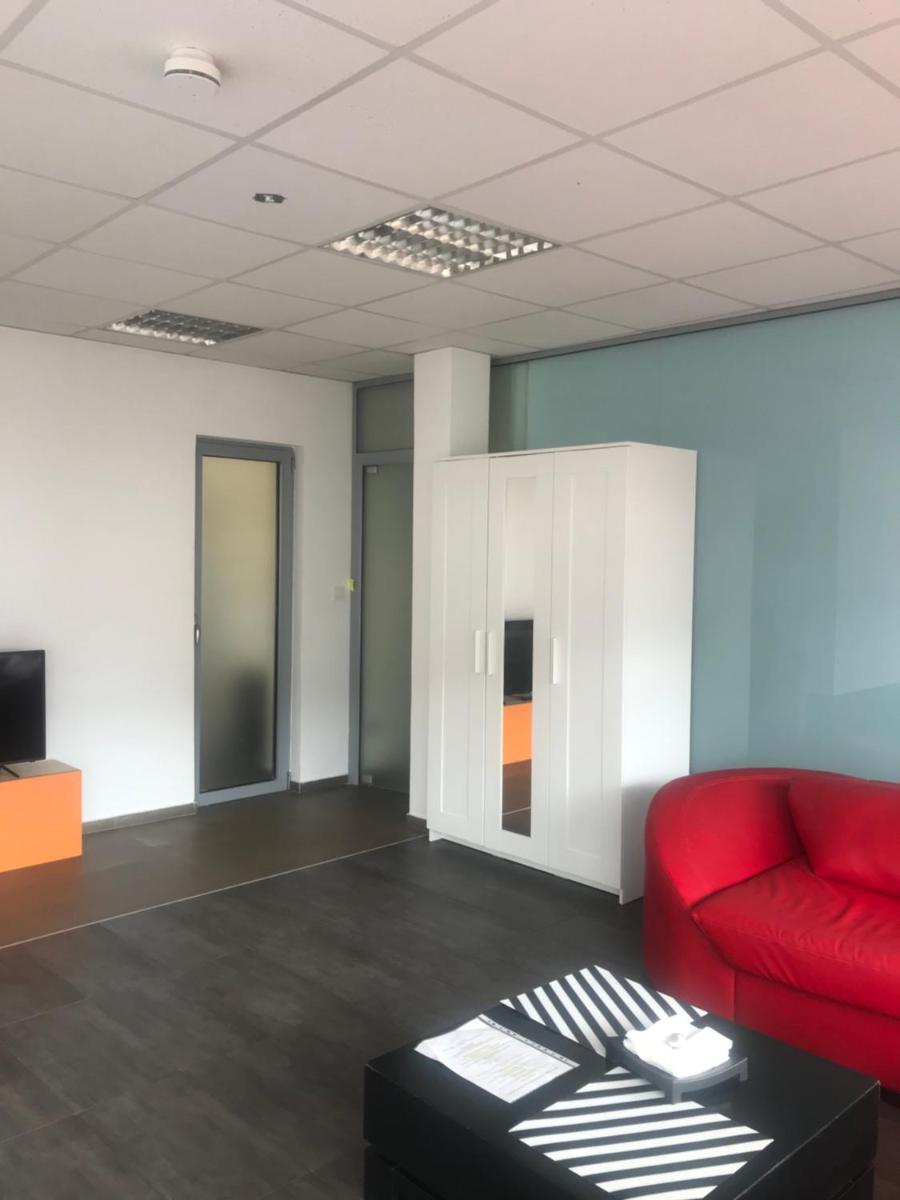 Suitetrails - Self-Check Apartment Lilia 5 next to 24 hours food and drink shop and free parking area
