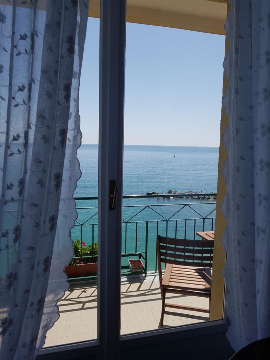Bea's Apartment - The window to the sea - Seafront - Housity