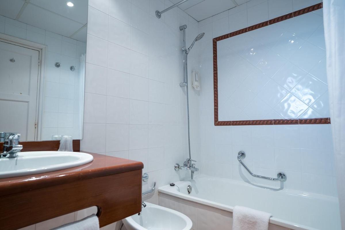 Hotel Sant Bernat - Housity