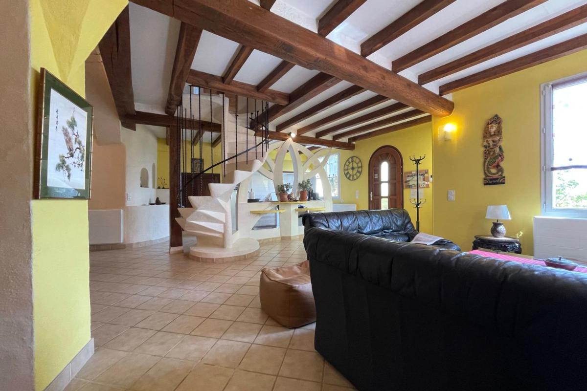 Gîte de lAmboisien breathtaking view of the valley and castle of Amboise - Housity