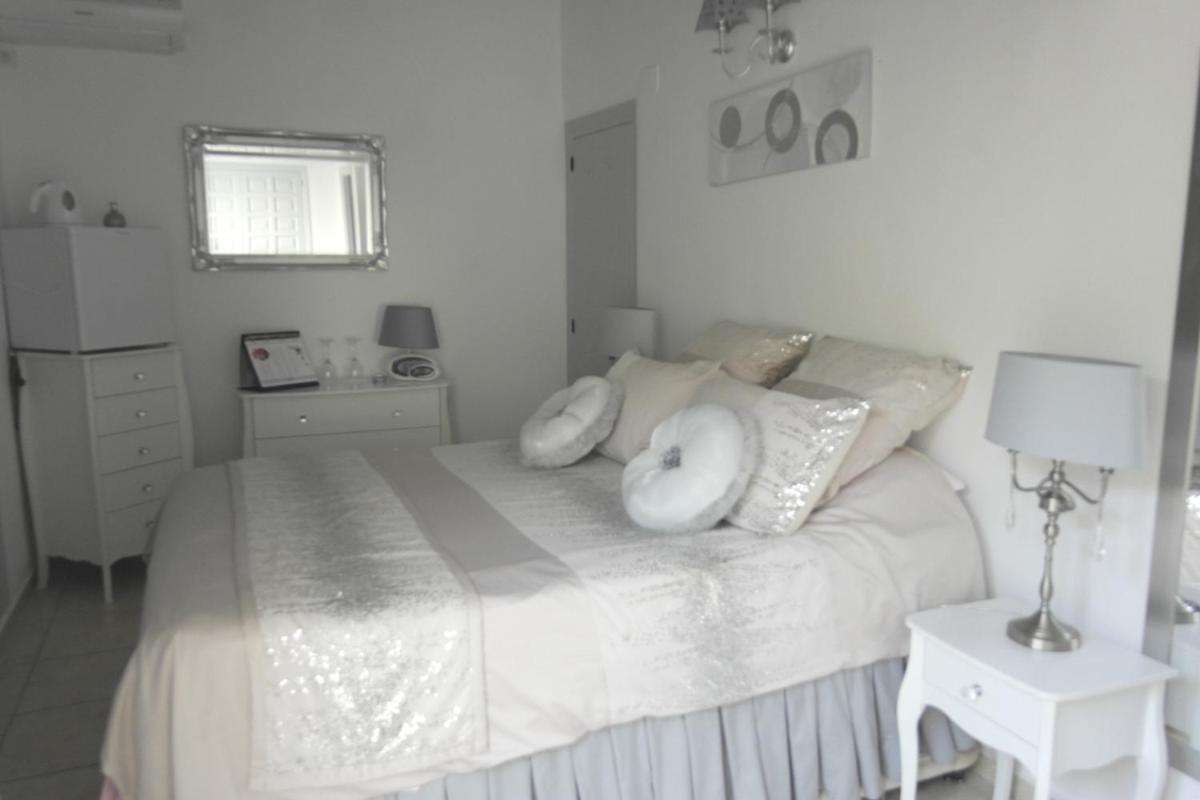 Treasurita Guest House - Housity
