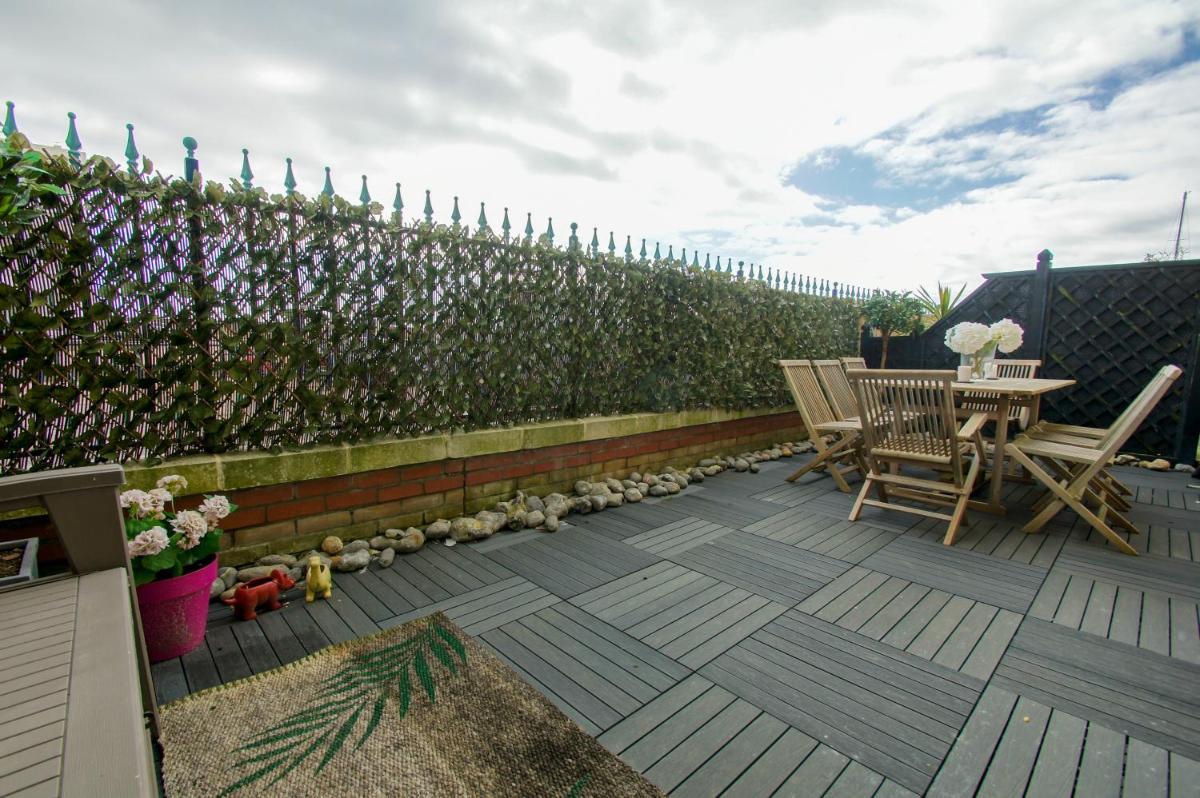 Marina Apartment - Parking - by Brighton Holiday Lets - Housity