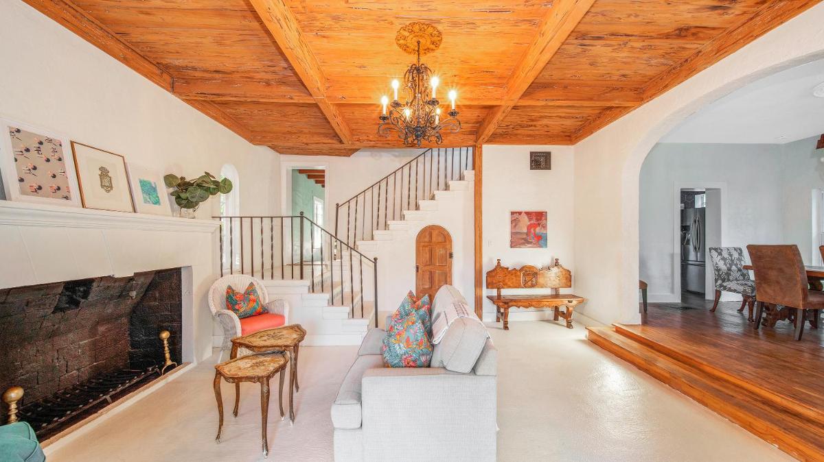 Sunset House - Housity