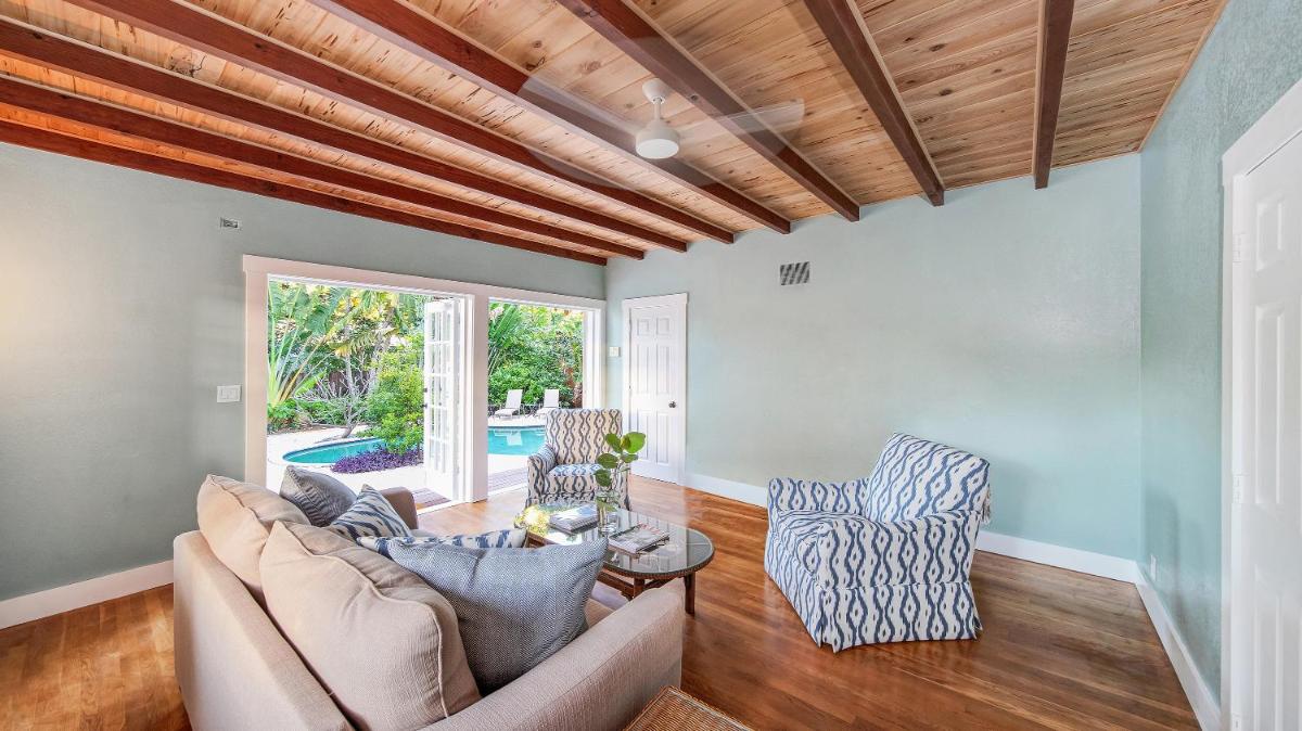 Sunset House - Housity