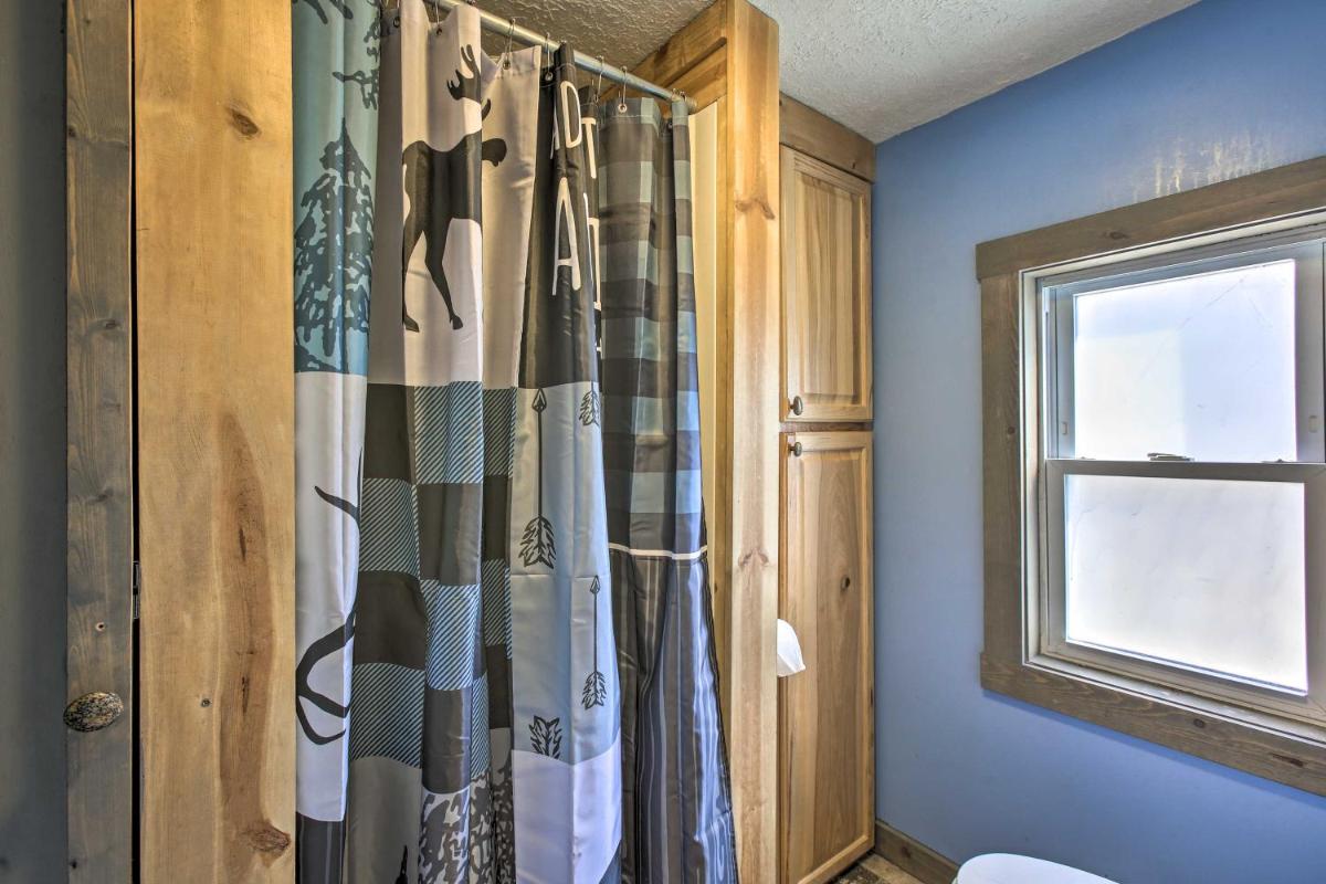 Work, Play and Get Away Cabin Near Higgins Lake! - Housity