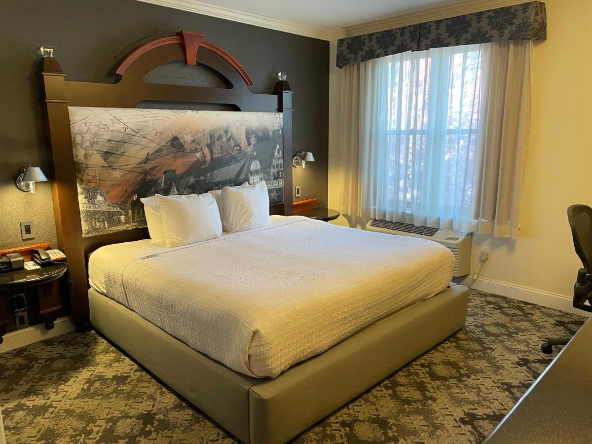 Chestnut Hill Hotel - Housity