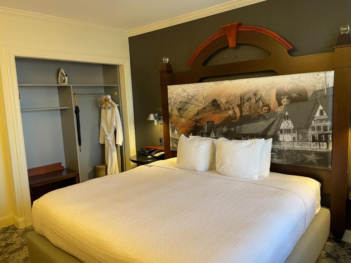 Chestnut Hill Hotel - Housity