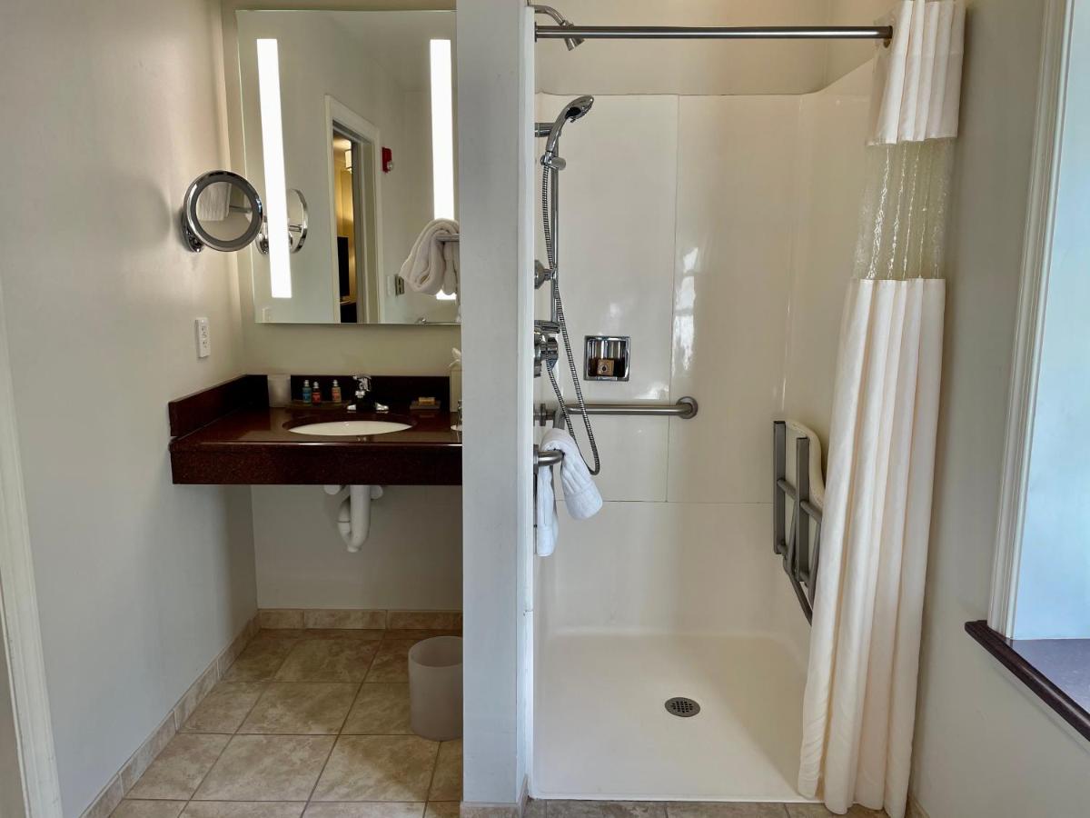 Chestnut Hill Hotel - Housity