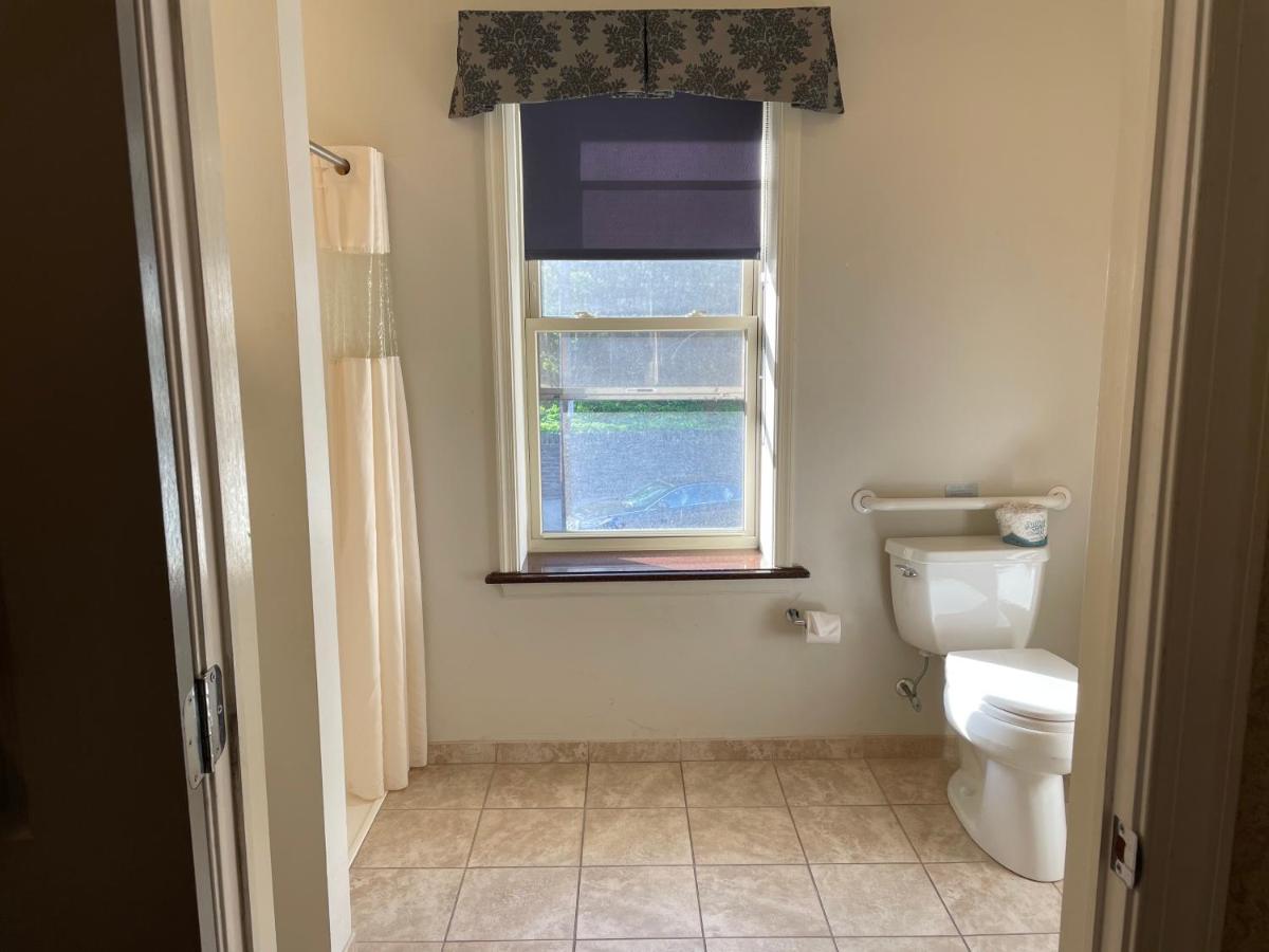 Chestnut Hill Hotel - Housity