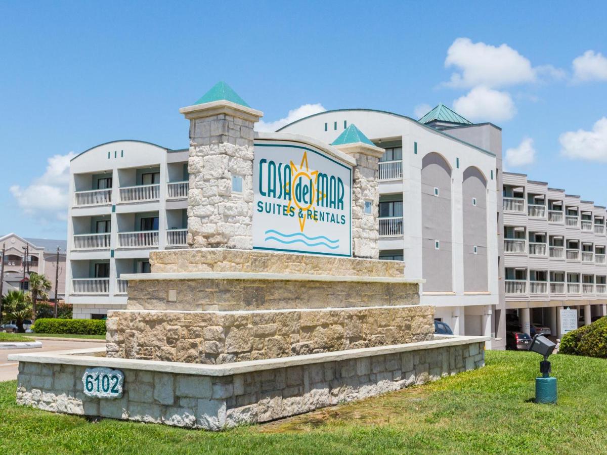 Seawall Views, Beach, Heated Pool, BBQs - Mi Casa es Su Casa! - Housity