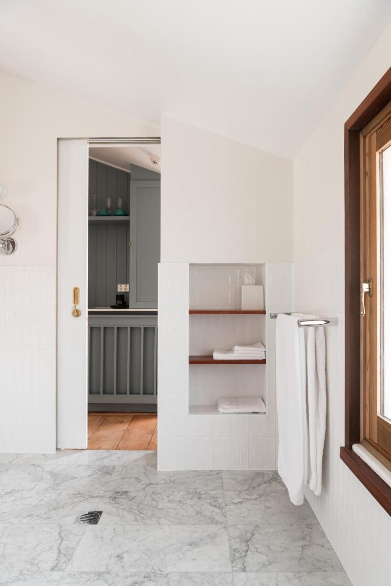 Warders Hotel Fremantle Markets - Housity