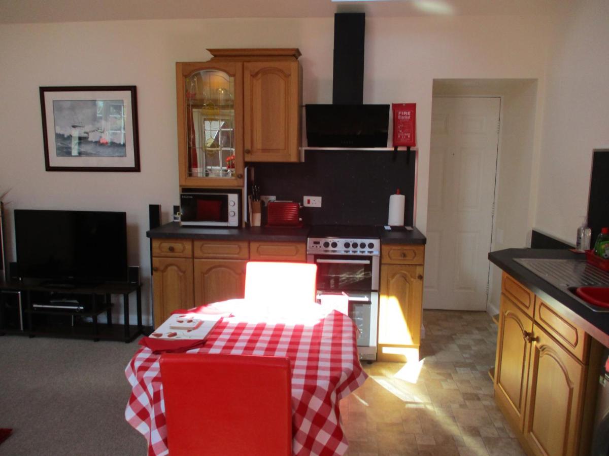 Midsummer Cottage - Housity