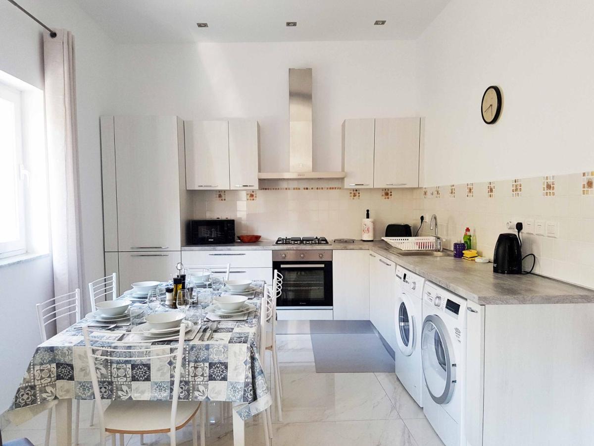 AC1- Prime Location 3 Bedroom Apt in St.Julian's - Housity