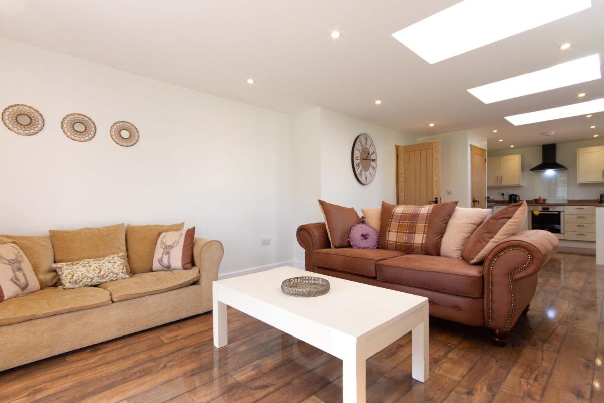 Breckland Cottage - Secluded Country Getaway - Housity