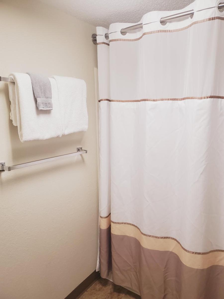Blackstone Lodge and Suites - Housity