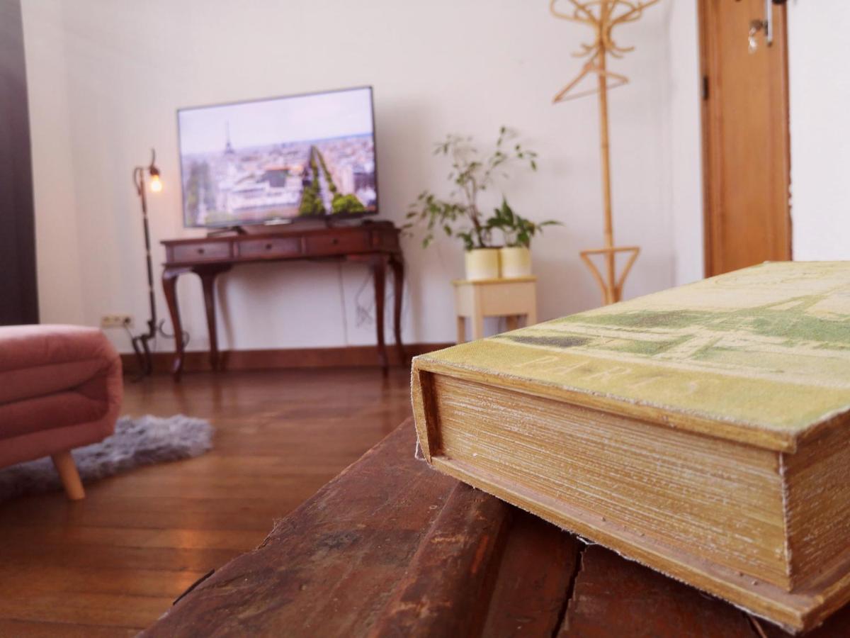Suitetrails - Retro Parisian Apartment - Spacious 75m2 and fully equipped - Fabulous location IN city center