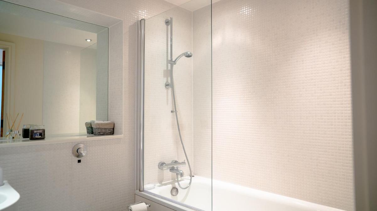 Comfy Spacious Apartment in Canary Wharf - Housity