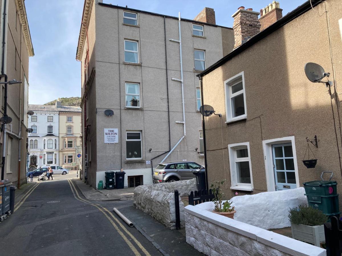 Delightful 3 bedroomed cottage in Llandudno - Housity
