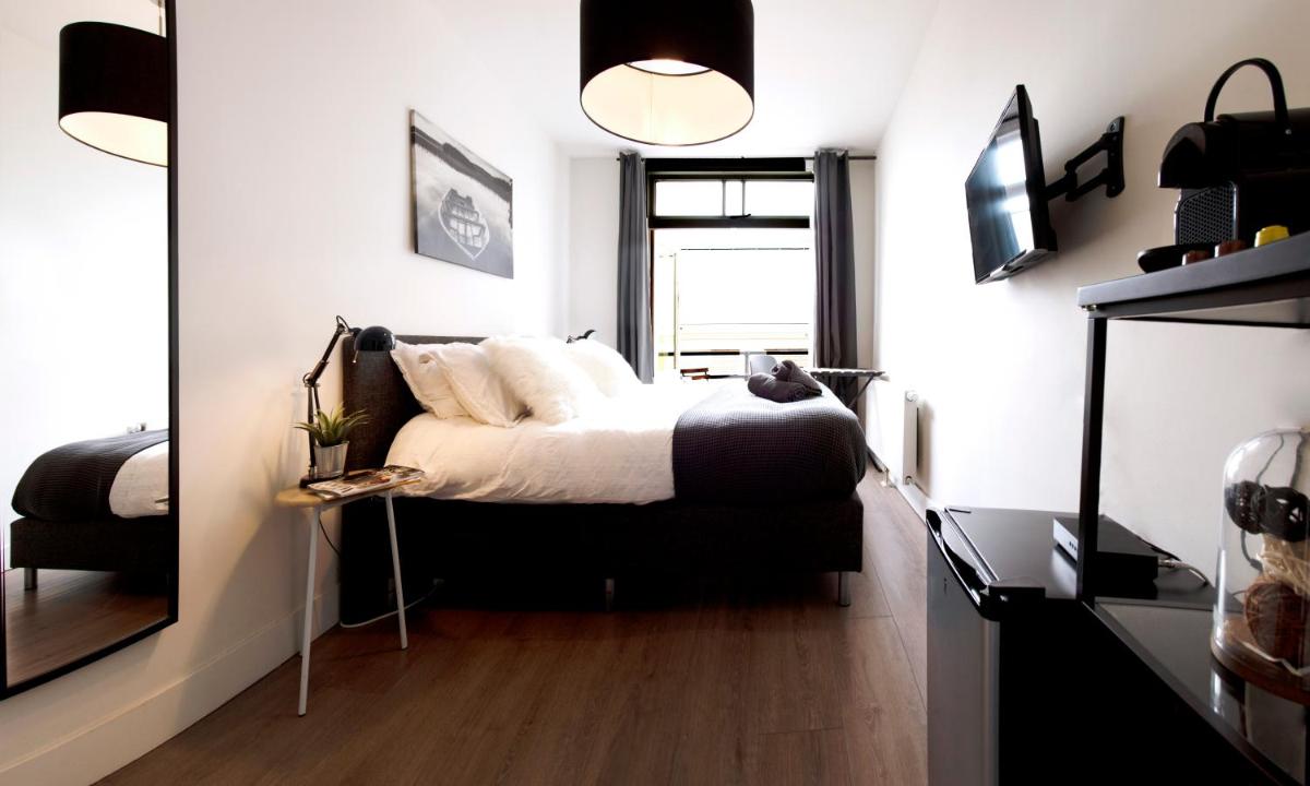 Modern Hideout Ace Location - Housity