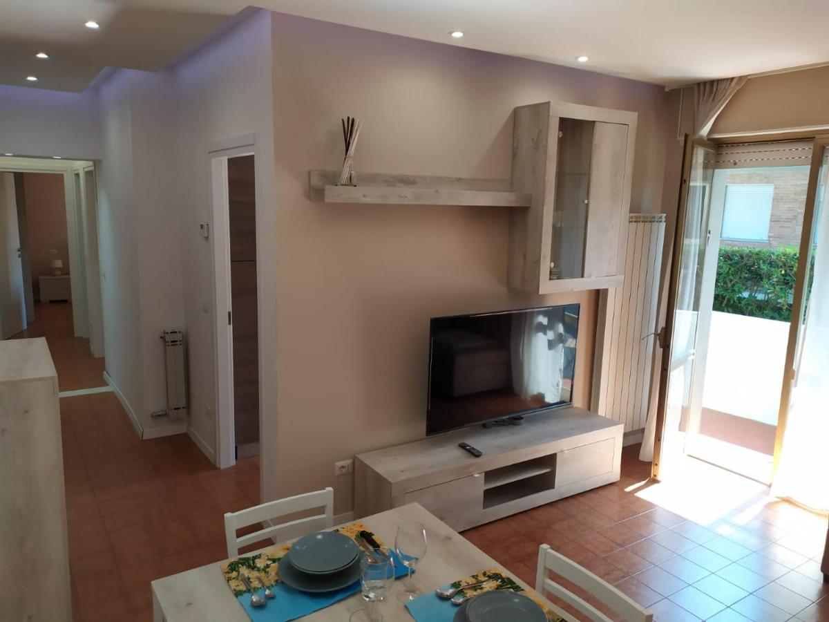 Beach House, 300 m dal mare, Marina di Massa - Housity