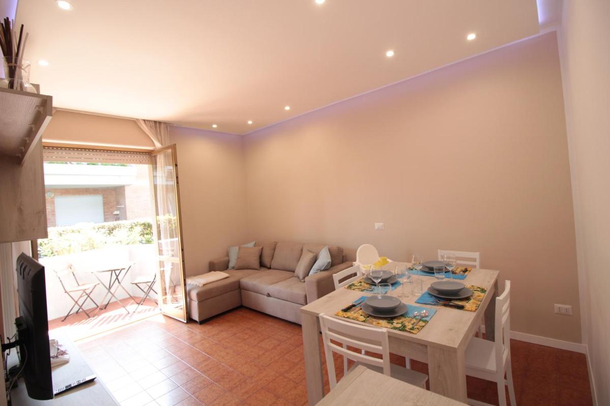 Beach House, 300 m dal mare, Marina di Massa - Housity