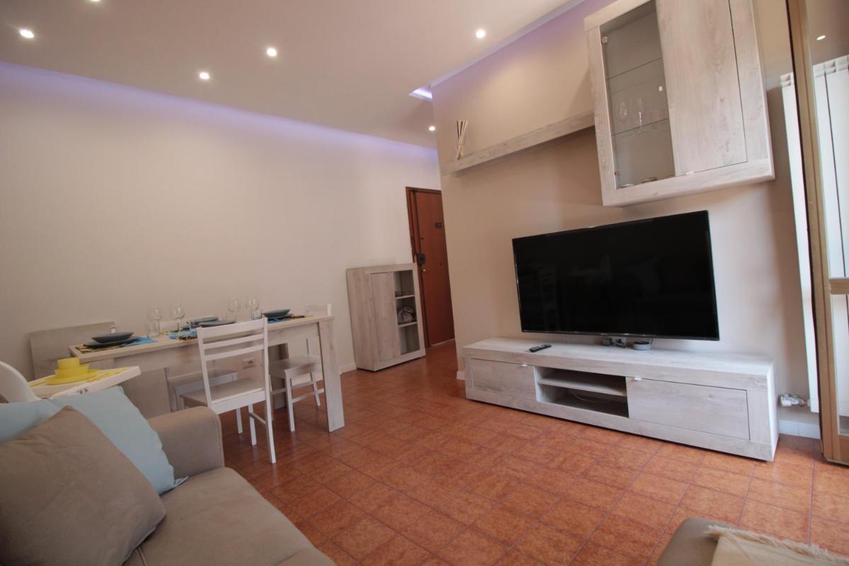 Beach House, 300 m dal mare, Marina di Massa - Housity