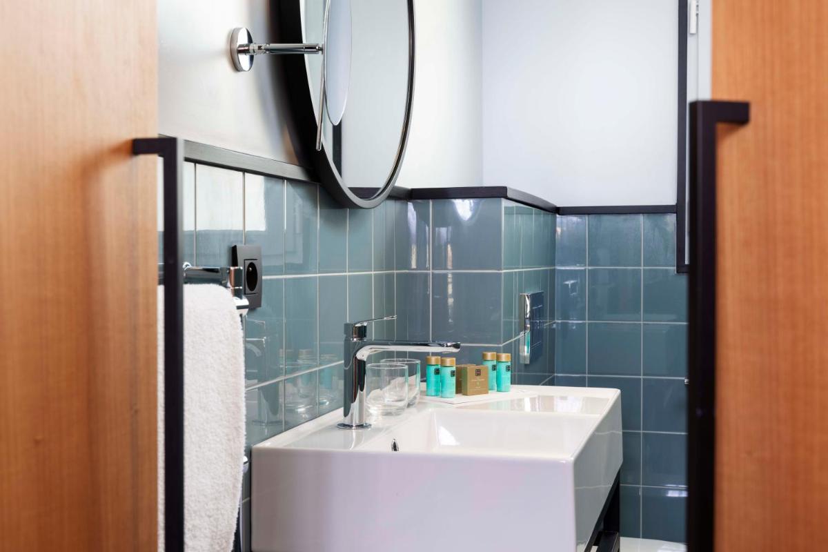 Salle de bains dans l'établissement Hotel Le 37 Bis