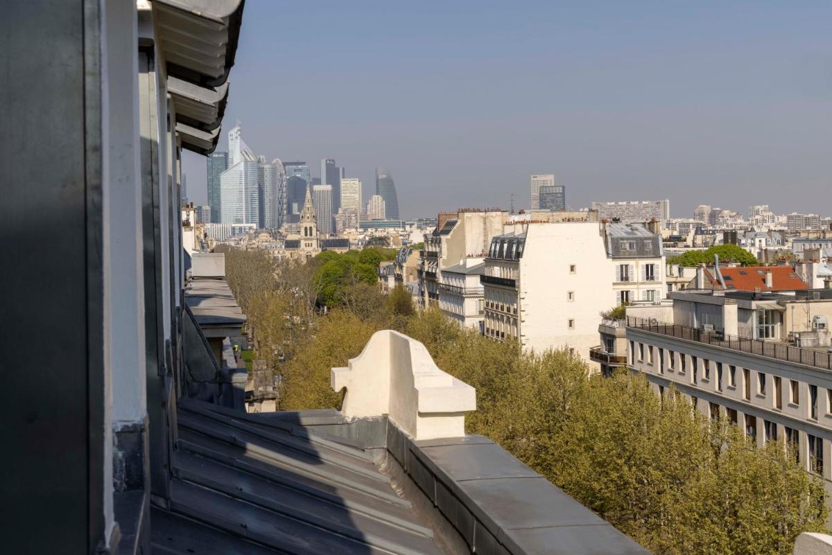 Vue générale sur Neuilly-sur-Seine ou vue de la ville depuis l'hôtel