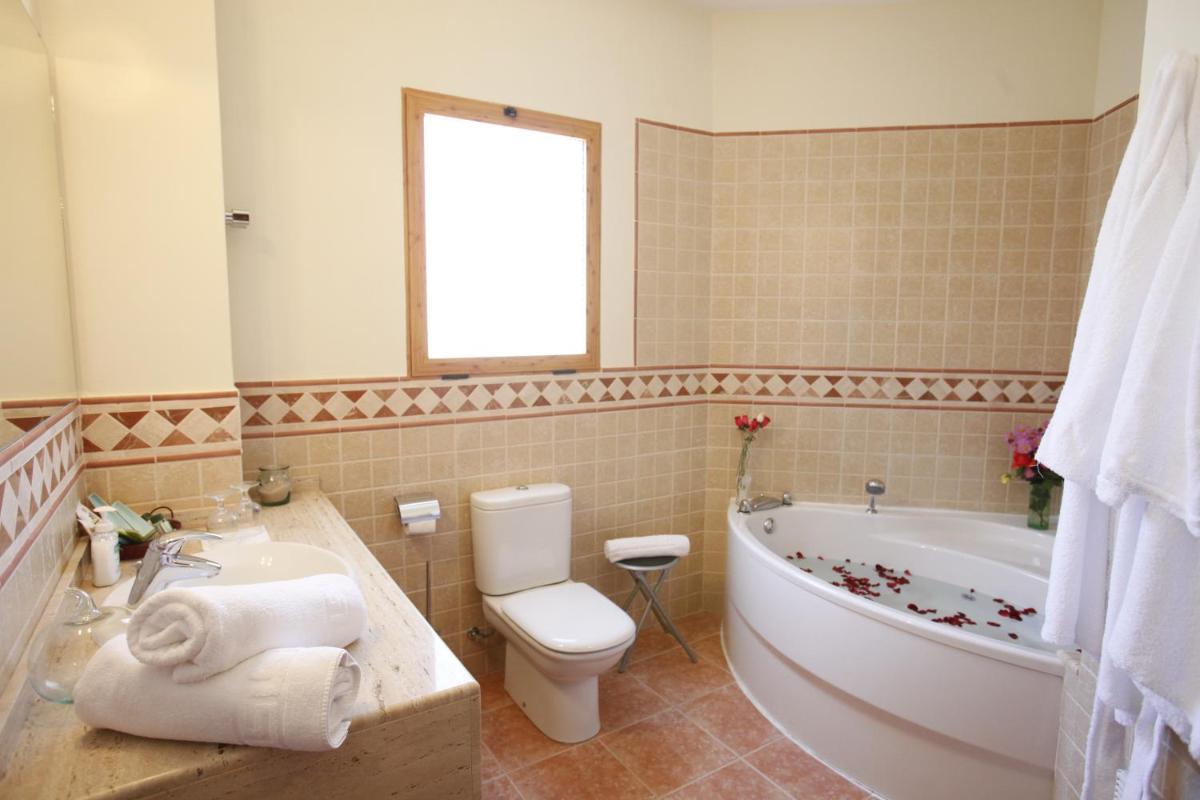 Hotel Restaurante Casa Julia - Housity