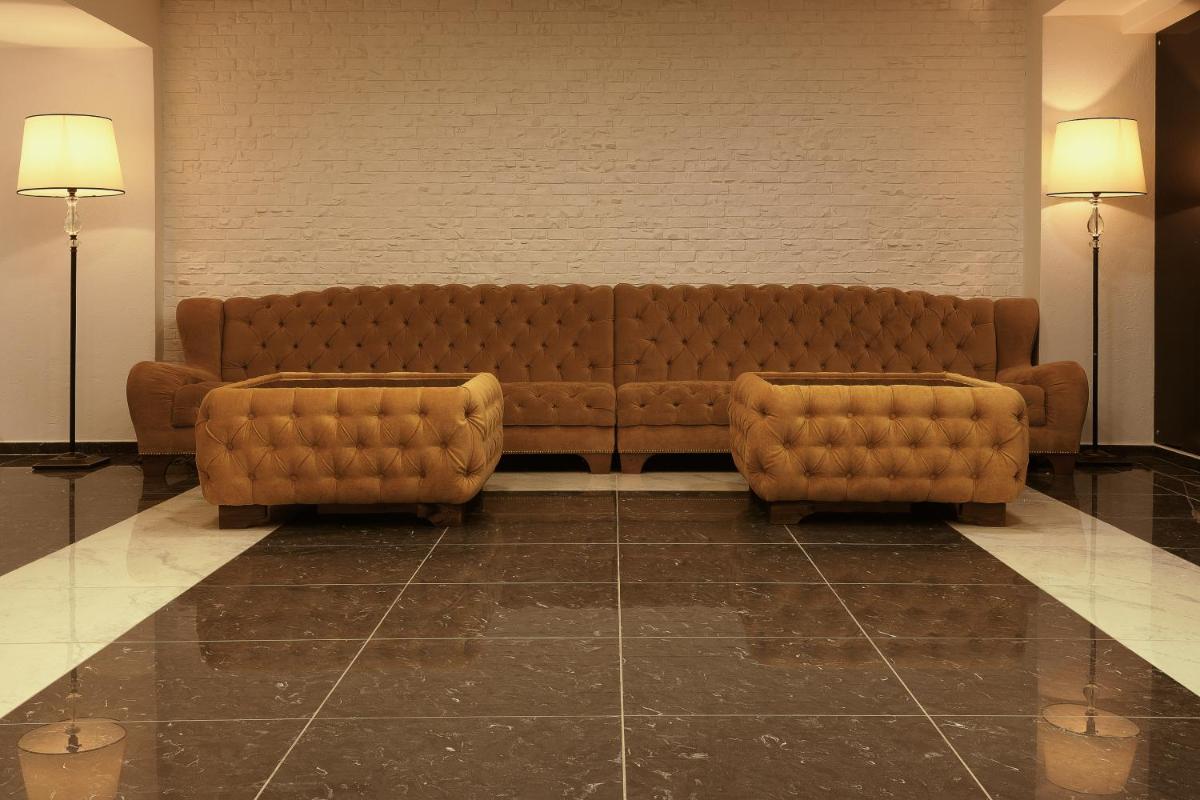 Salut Hotel - Housity