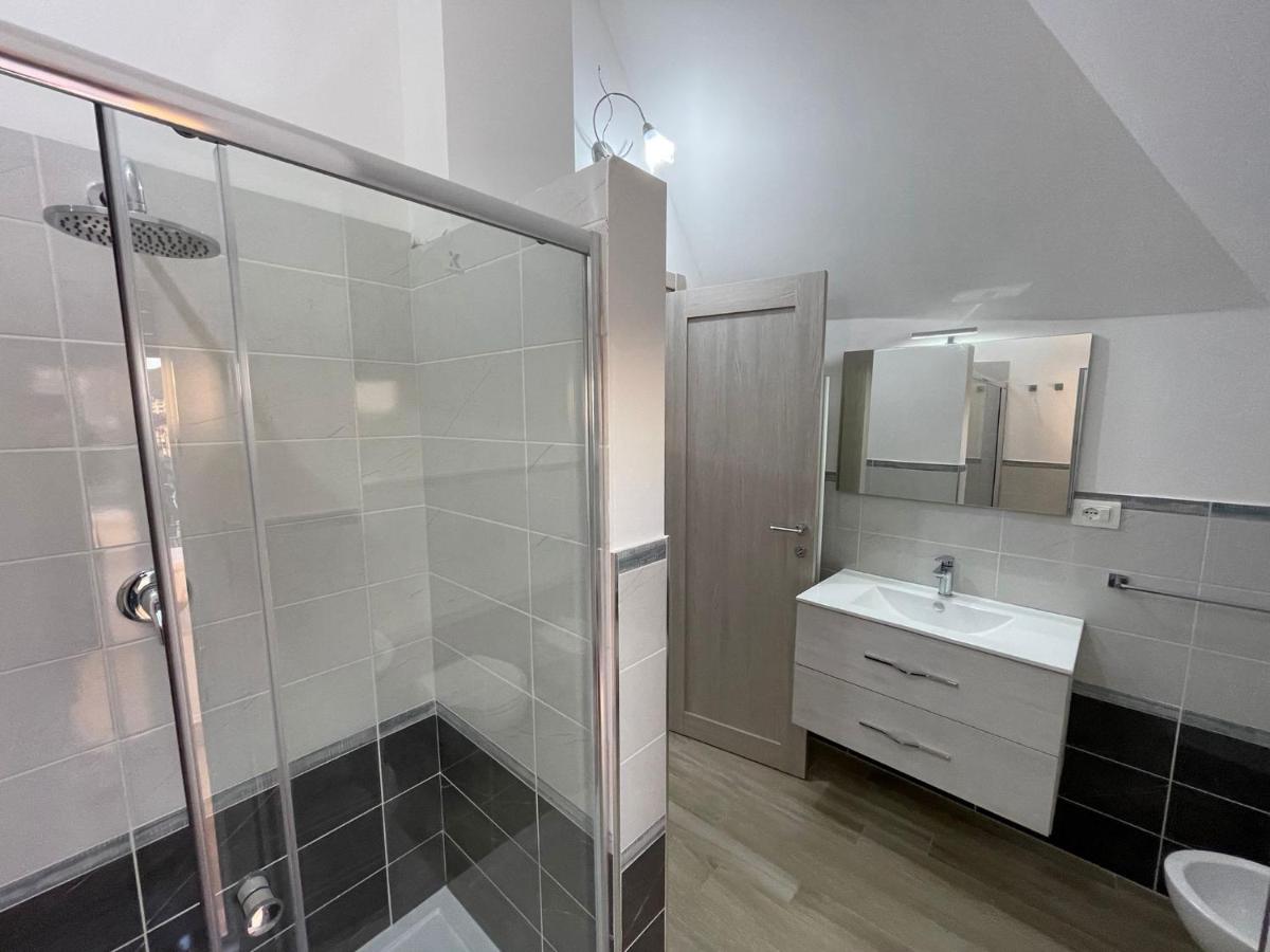 A Pochi Passi dalla Piazza- Vista Mare - Housity