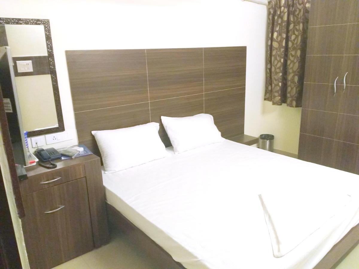 Hotel Amrita Mogappair - Housity