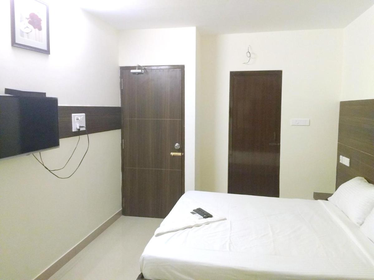 Hotel Amrita Mogappair - Housity