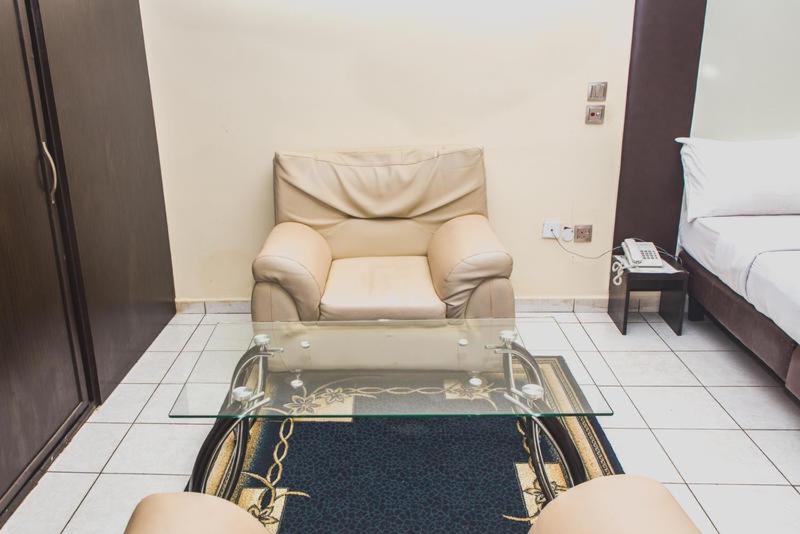 1st Forty Hotel - Housity