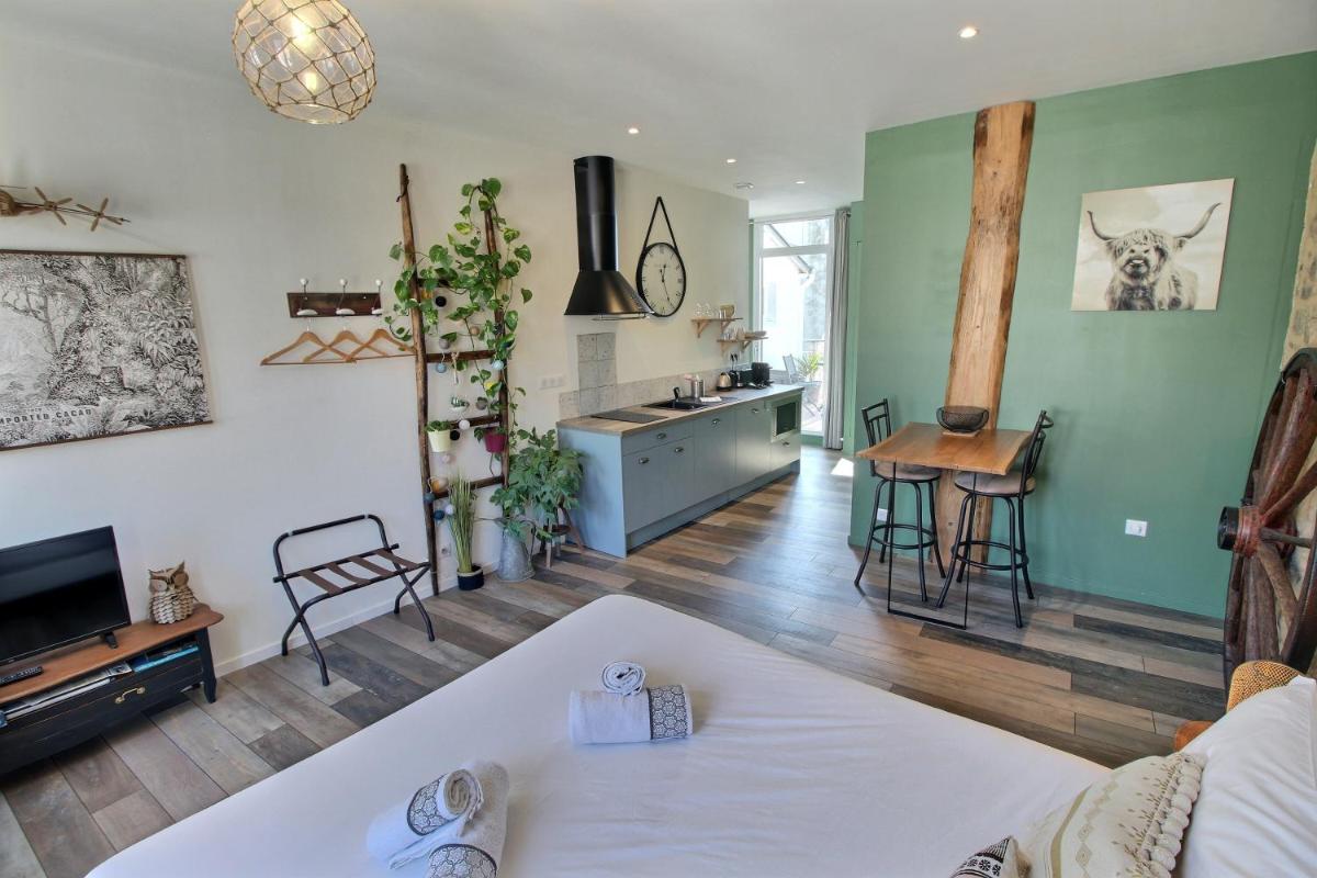 Suitetrails - Appartement centre-ville avec terrasse RUSTIQUE