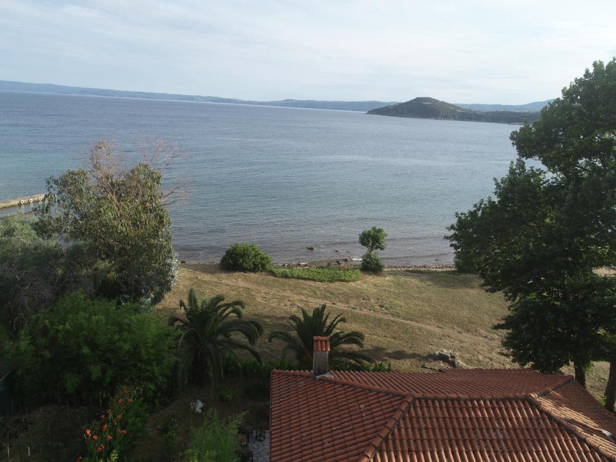 Wonderful stone house infront of the sea. - Housity