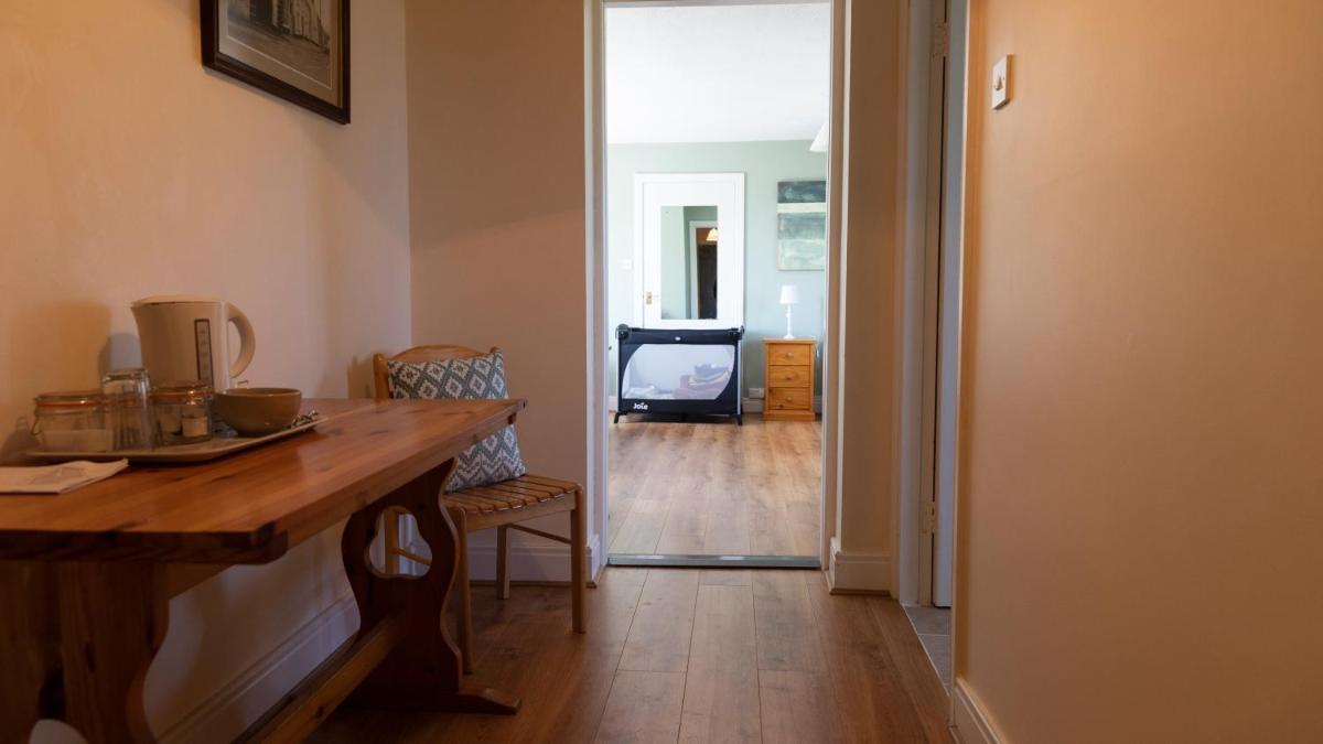 Barrymor Twin, Family and Double Room - Housity