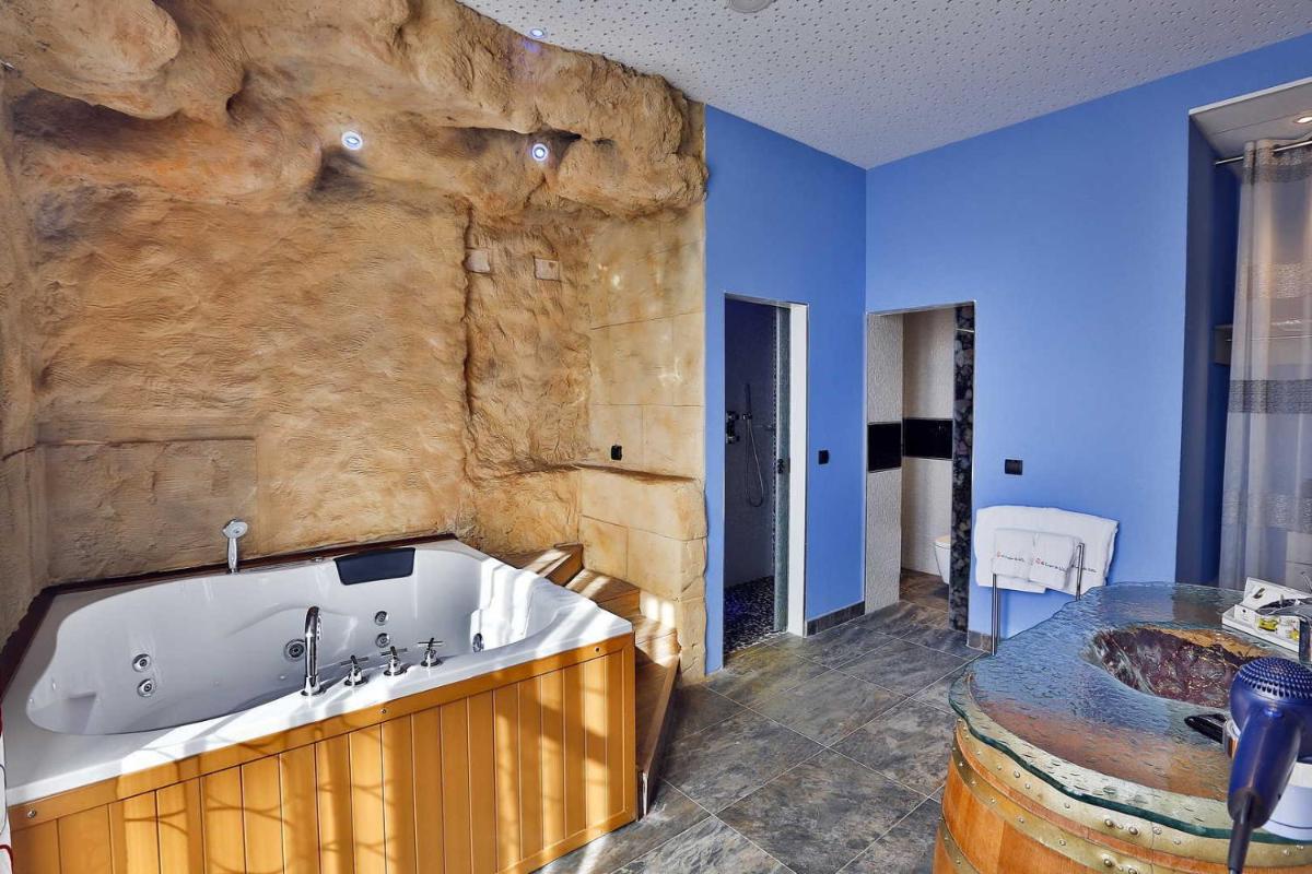 Imagen de la galería de Hotel SPA El Lagar de Isilla, en La Vid y Barrios