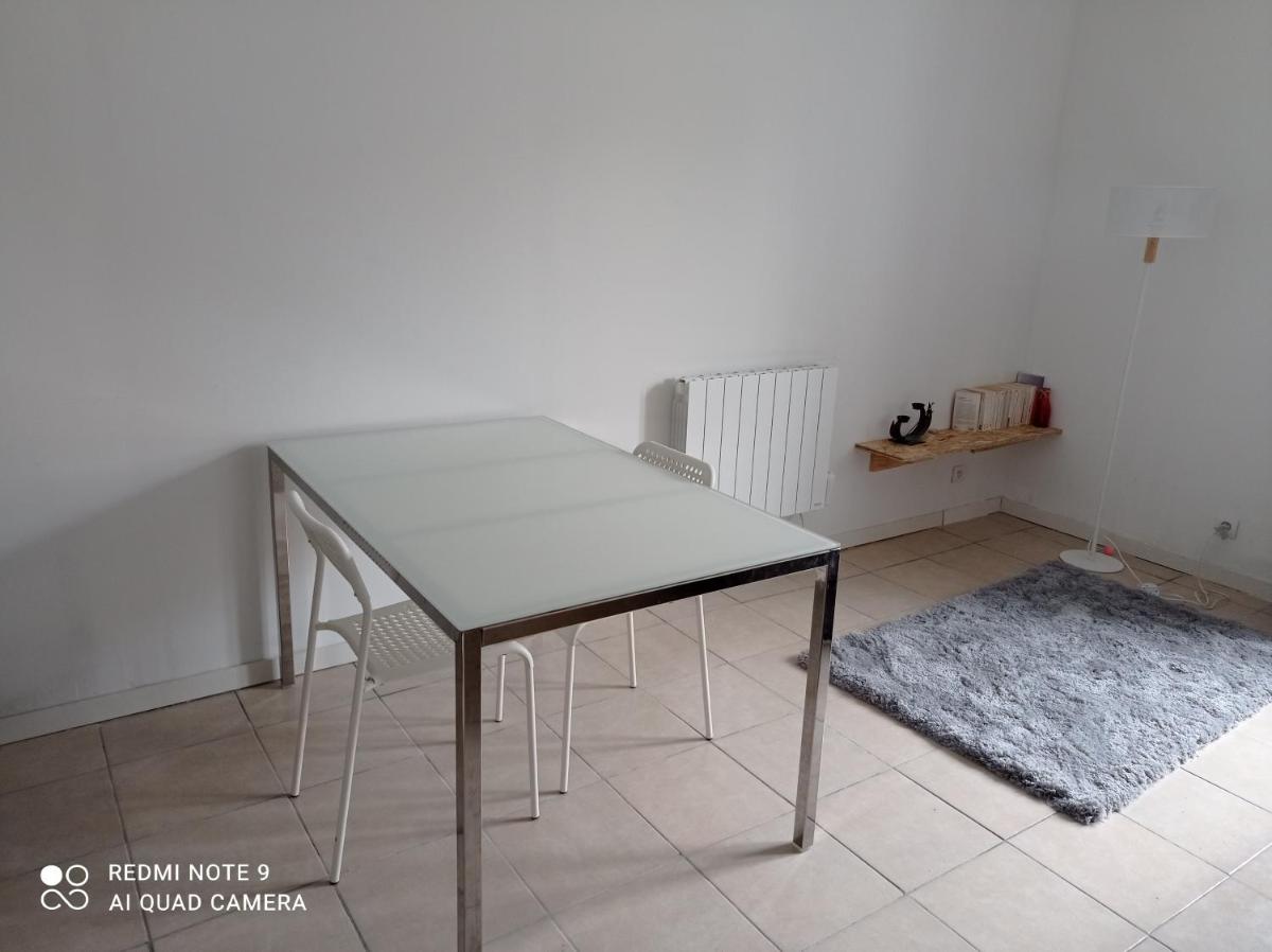 studio spacieux confortable récemment rénové - Housity