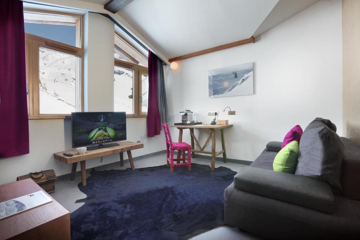 Télévision ou salle de divertissement dans l'établissement Hotel Pashmina Le Refuge