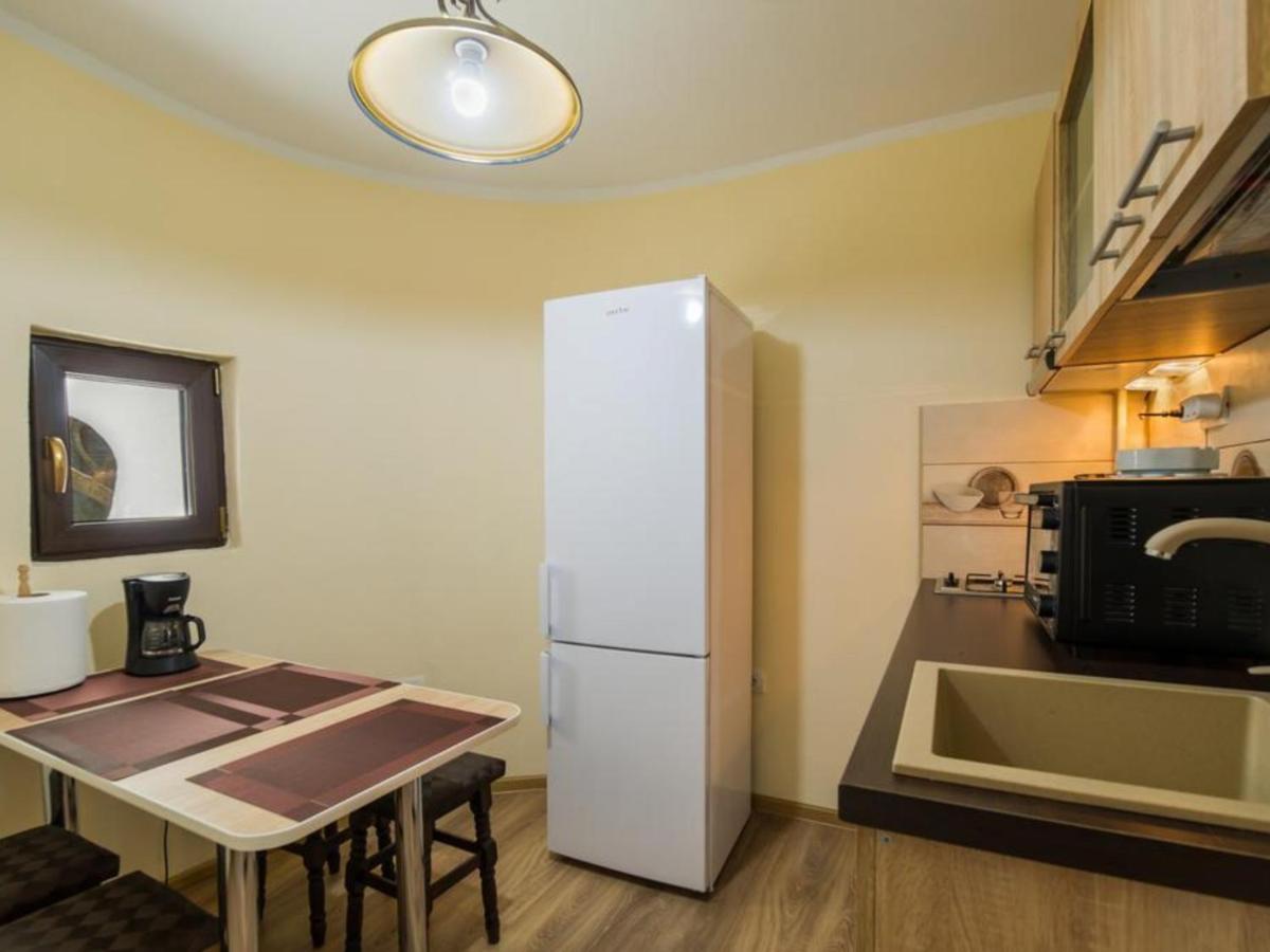 Apartment Carol private Yard with barbeque and parking - Housity