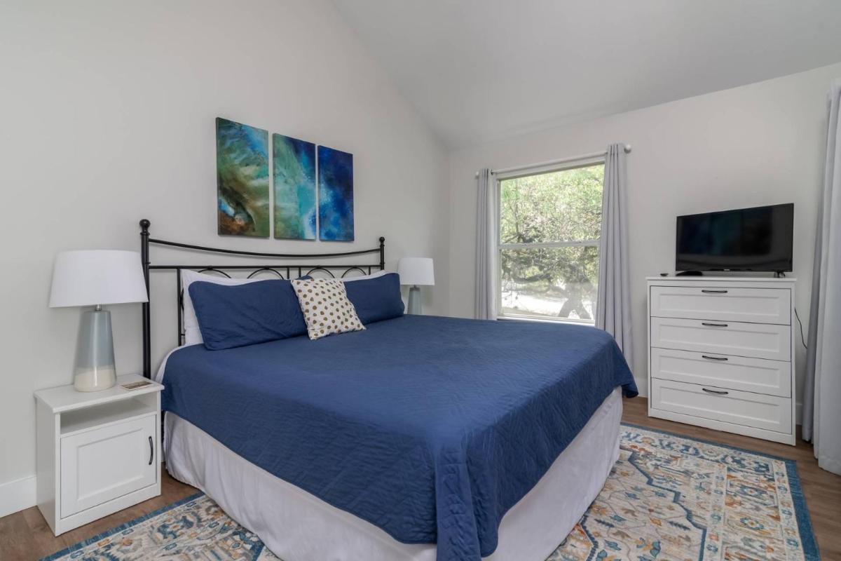 The Perch on Lake Travis - Housity