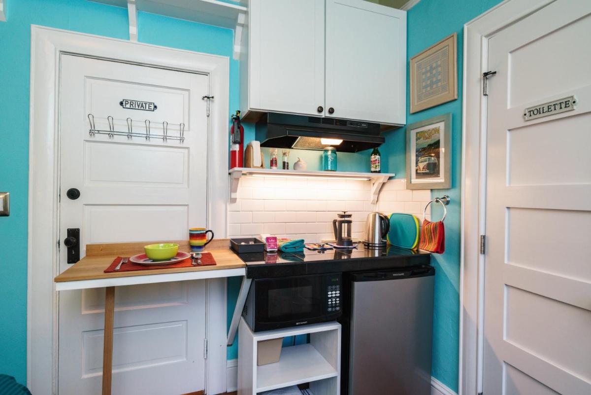 Secluded Patio Suite Right By All The Action - Housity