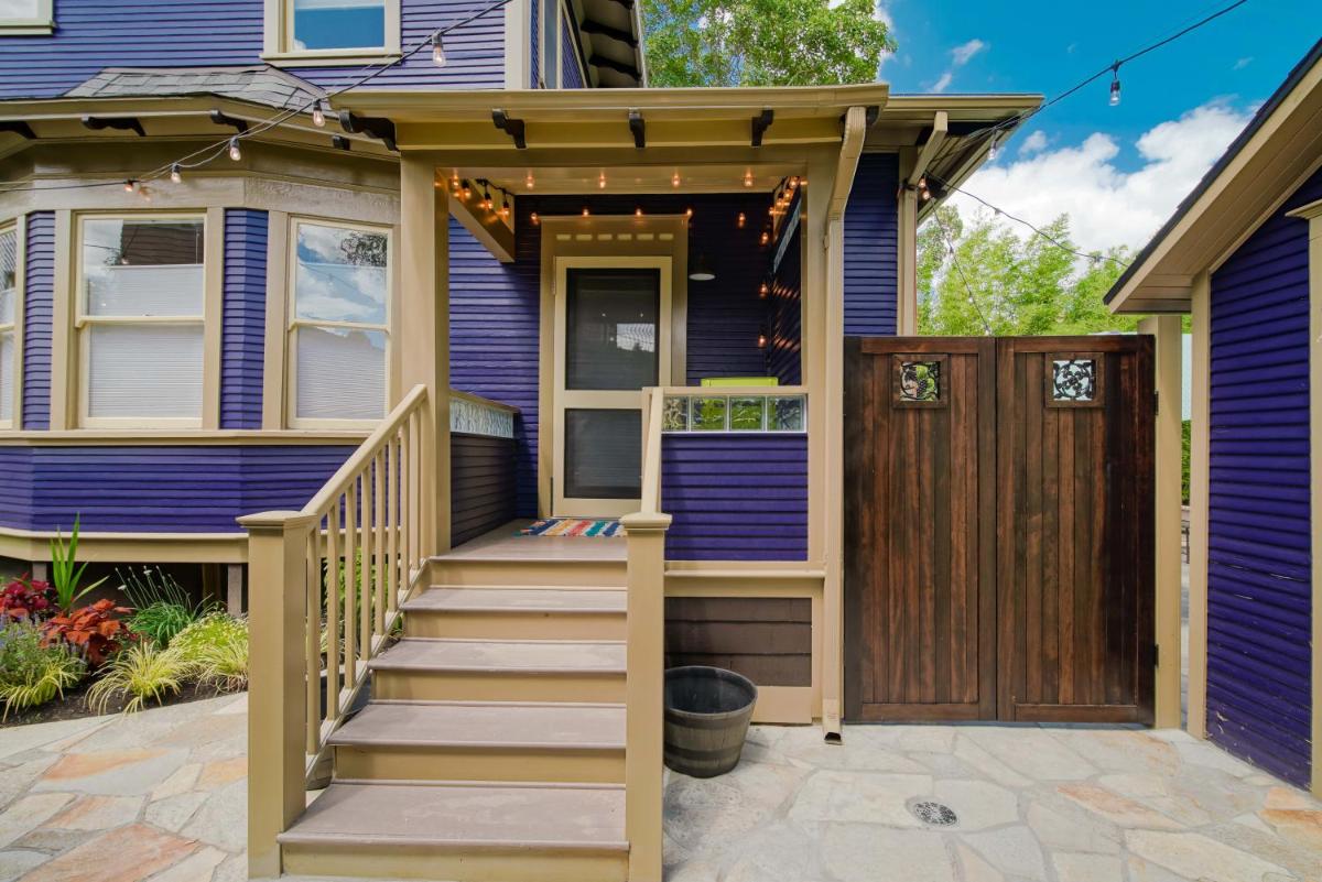 Secluded Patio Suite Right By All The Action - Housity