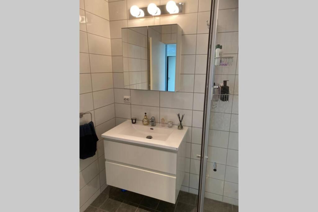 Suitetrails - Keybutler Modern Apartment Eidshaven
