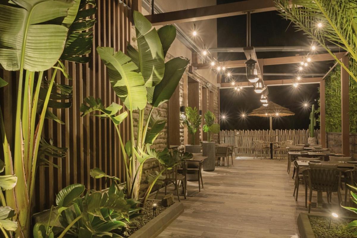 Un restaurante o sitio para comer en Casa Coco Boutique Hotel & Spa 4*S - Adults Only