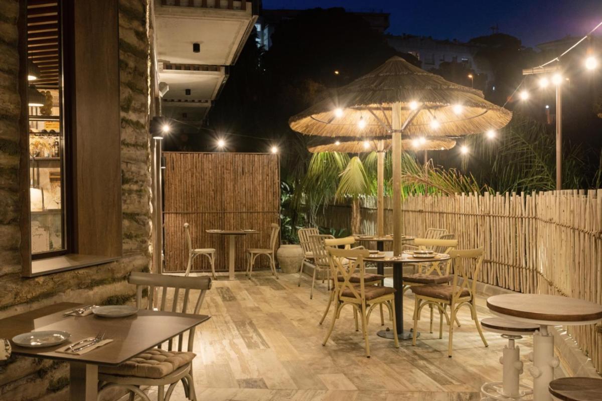 Un restaurante o sitio para comer en Casa Coco Boutique Hotel & Spa 4*S - Adults Only